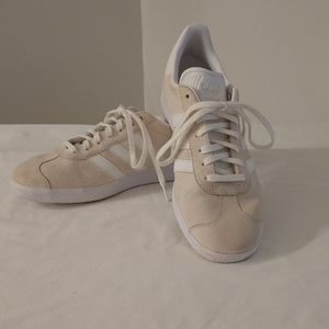 Adidas Gazelle suede shoes women's size 9
